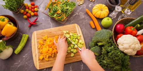 5 porcji warzyw i owoców dziennie - czy to dużo? Jak wygląda taka porcja?