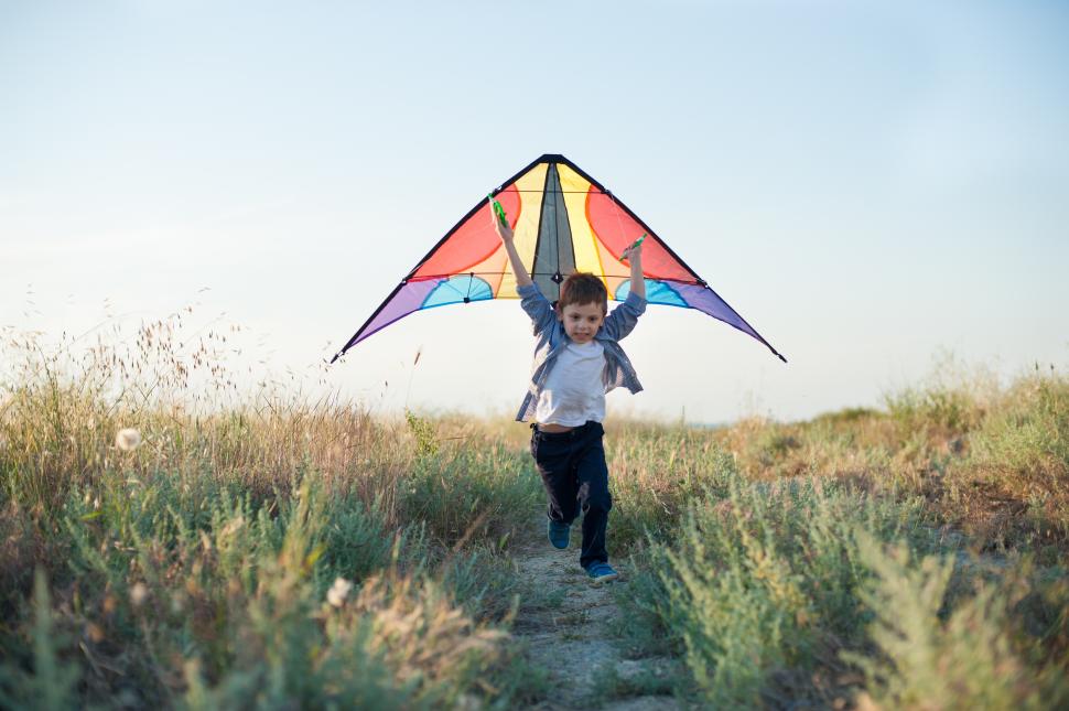 dziecko z latawcem