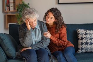 Czeka cię usunięcie jajników? Uważaj na alzheimera