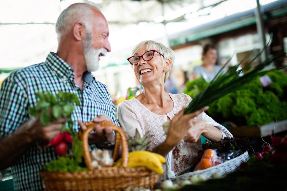 para w starszymvwieku kupuje warzywa