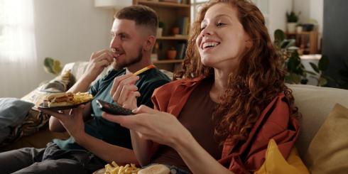 Dlaczego coraz więcej młodych ludzi choruje na raka? Winna może być nasza dieta