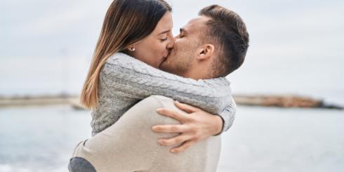 Zaczyna się od pocałunku - jakie choroby przenosi ślina?