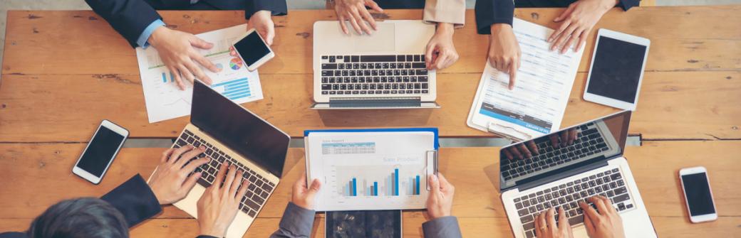 Skutki długiego siedzenia przed komputerem. Jak im zaradzić?