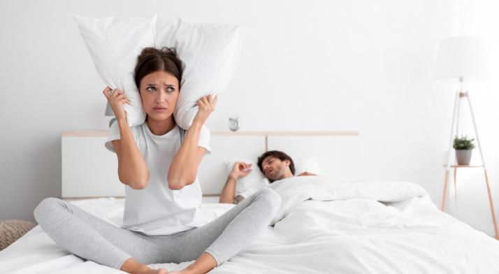 Sposoby na chrapanie i bezdech senny – w jaki sposób można je leczyć?
