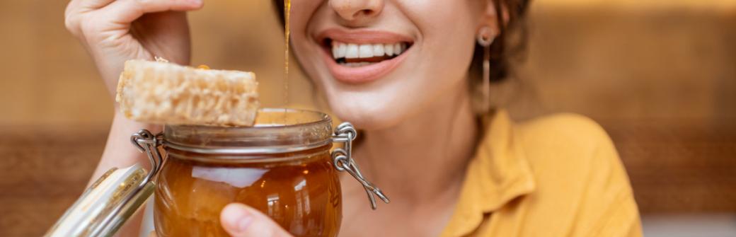 Działa przeciwbakteryjnie, przeciwzapalnie, przeciwwirusowo. Jego zalet nie ma końca