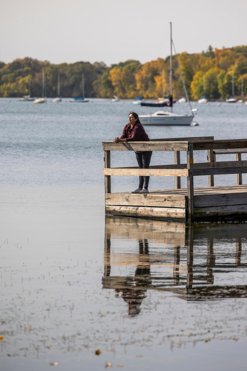 kobieta na pomoście