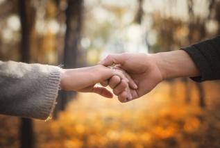 Ta płeć zakochuje się jako pierwsza. Jakie są różnice w miłości mężczyzny i kobiety?