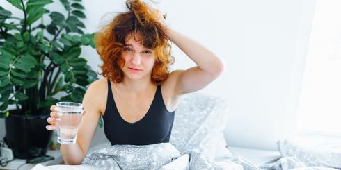 Te popularne leki przeciwbólowe mają wiele skutków ubocznych. Nie zażywaj ich zbyt często