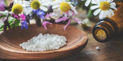 Homeopatia może pomóc w łagodzeniu kataru siennego