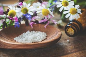 Homeopatia może pomóc w łagodzeniu kataru siennego