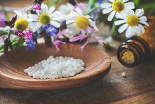 Homeopatia może pomóc w łagodzeniu kataru siennego