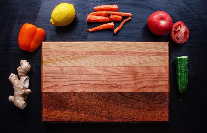 Deska do krojenia drewniana czy plastikowa? Naukowcy już wiedzą