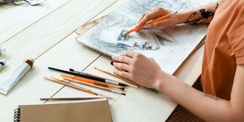 Jak sztuka wpływa na sprawność umysłu? Kreatywność też może być terapią