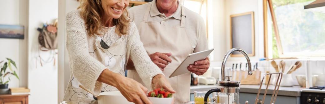 Jak się odżywiać w okresie perimenopauzy i menopauzy? Dieta ma znaczenie i może pomóc