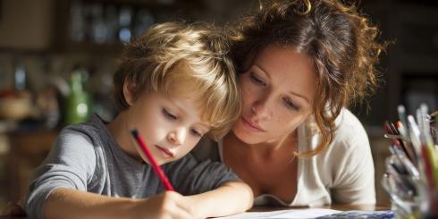 Poświęć dziecku uwagę i pozwól mu się wyspać. Co sprzyja rozwojowi inteligencji?