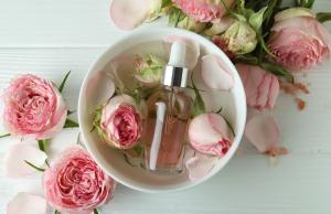 Olejki eteryczne najlepsze w czasie menopauzy. Które stosować?