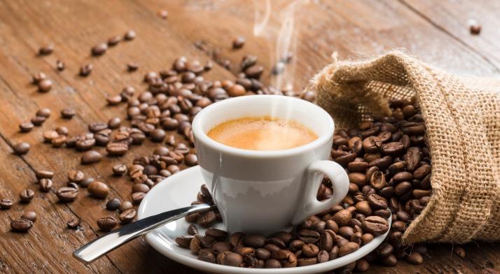 Pijesz kawę? Kofeina wpływa na proces starzenia