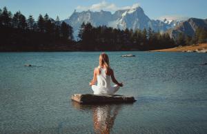 Trening uważności wzmacnia uwagę i koncentrację. Poznaj strategie wzmacniania sprawności poznawczej