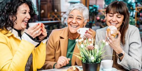 Naukowcy są zgodni - więcej przyjaciół i znajomych to dłuższe i zdrowsze życie