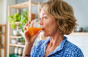 Wiosenny "glow up" ukryty w szklance soku. Jak skutecznie zregenerować skórę po zimie dzięki rodzimym produktom?