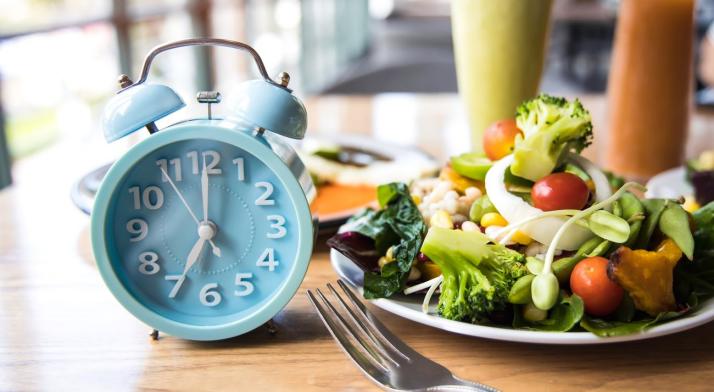 Post przerywany a kobieca równowaga harmonalna. Jak pościć bezpiecznie?