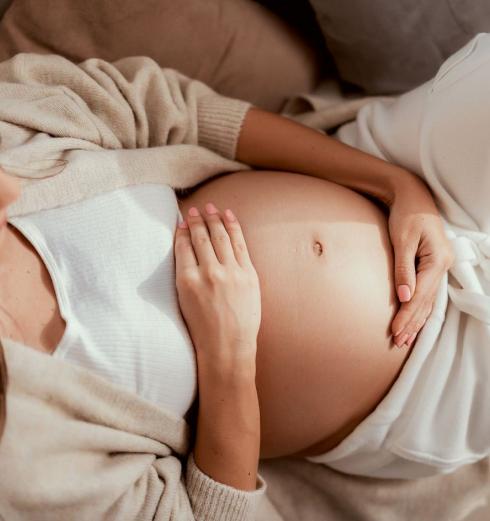 Depresja, ADHD, problemy w relacjach? Płód reaguje na emocje matki 